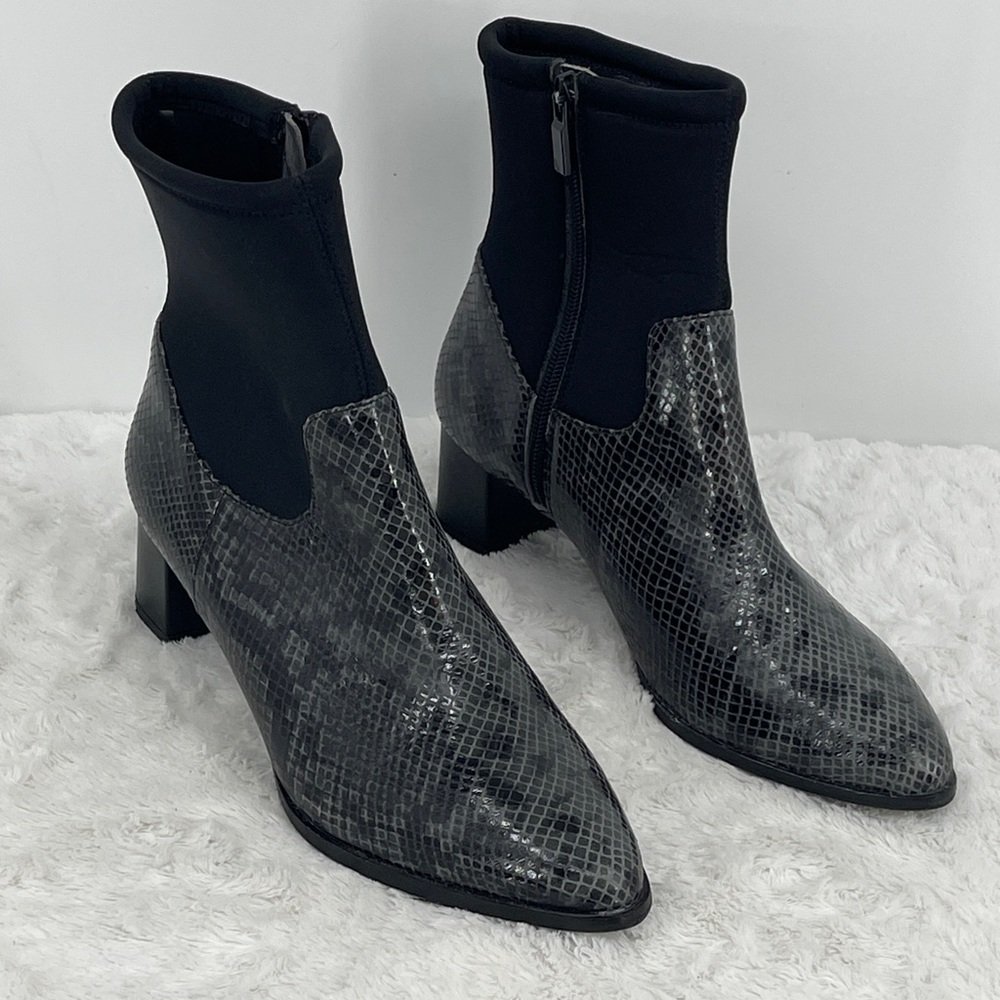 TROTTERS Elegant Black Faux Snakeskin Ankle Boots WOMENS SIZE 9M